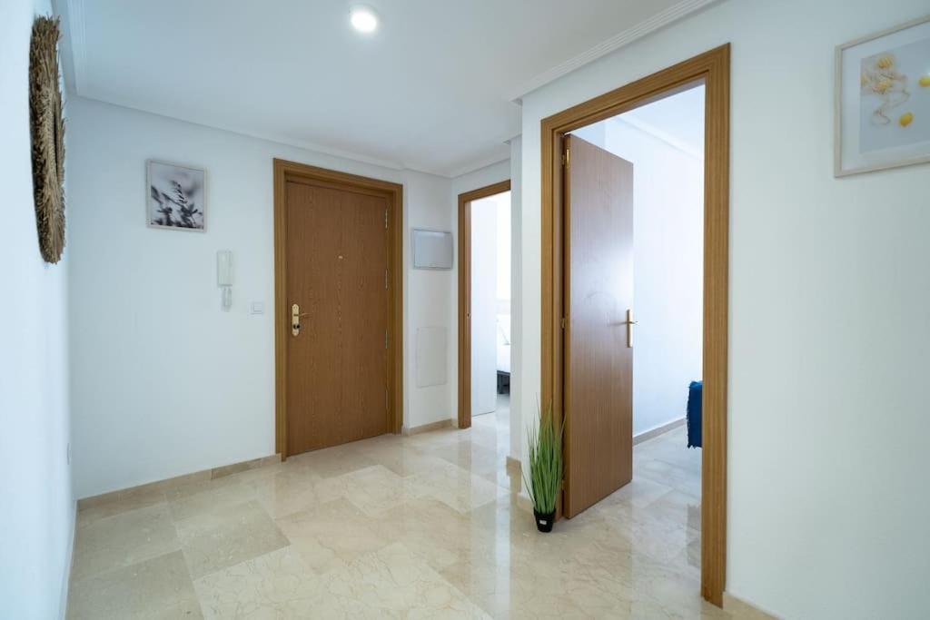 Amplio Apartamento 2 Dormitorios Cerca De La Playa Alicante Esterno foto