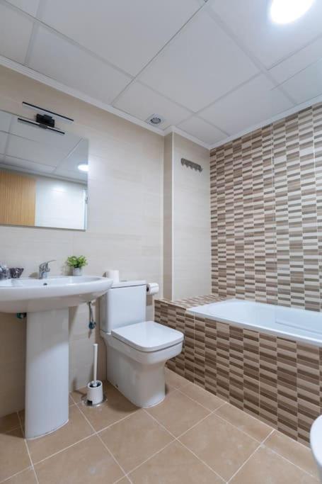 Amplio Apartamento 2 Dormitorios Cerca De La Playa Alicante Esterno foto