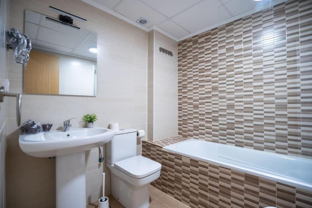 Amplio Apartamento 2 Dormitorios Cerca De La Playa Alicante Esterno foto